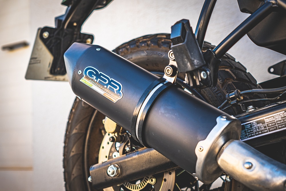 GPR pot echappement compatible avec  Royal Enfield Himalayan 410 2021-2024, Furore Evo4 Nero, Échappement légal, homologué,silencieux avec catalyseur, db killer amovible et tuyau de liaison spécifique 